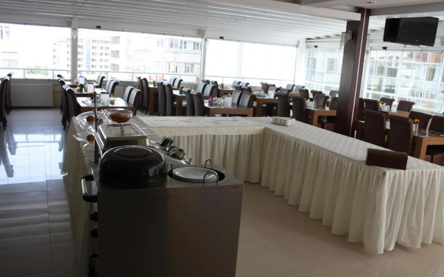 Gloria Tibi Hotel
