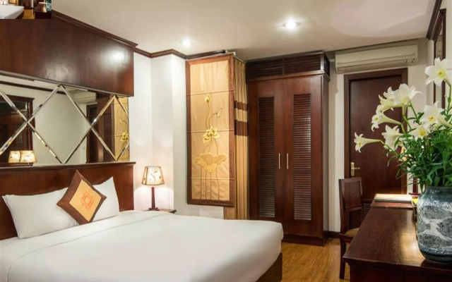 May De Ville Lakeside Hotel