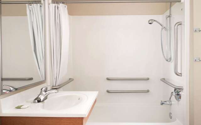 Extended Stay America Select Suites - Cleveland - Airport