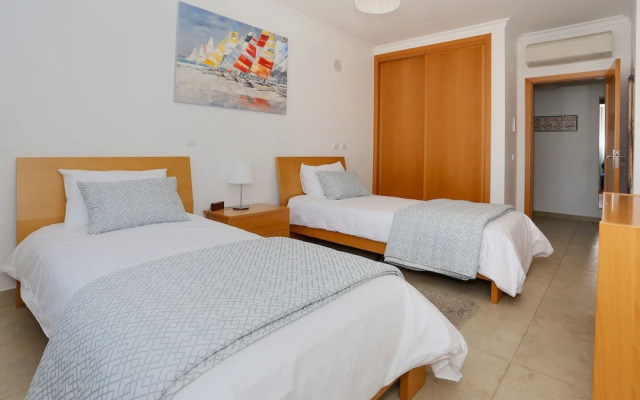 3-bedroom Apt, Sleeps 6, Pool, Gym & Jacuzzi