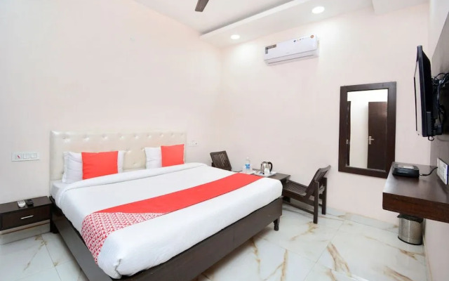 OYO 28282 Hotel J J Crown