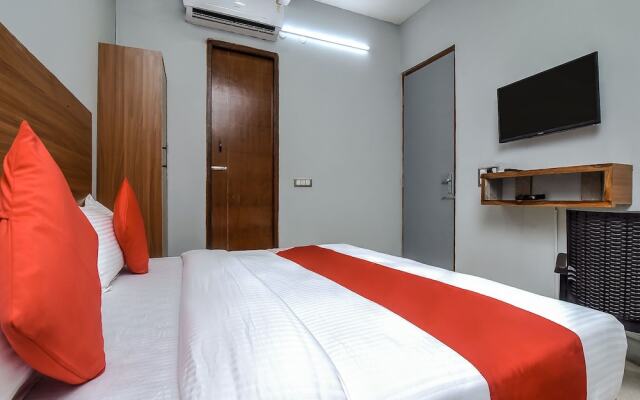 OYO 18254 Glorious Stayz
