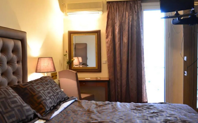 Hotel Queens Leriotis