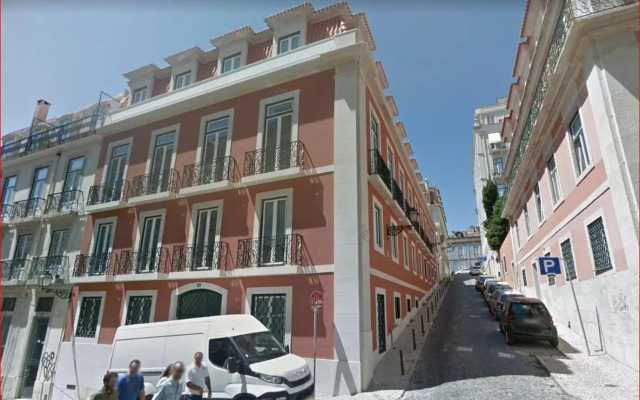 Chiado modern apt with ac elevator green terrace