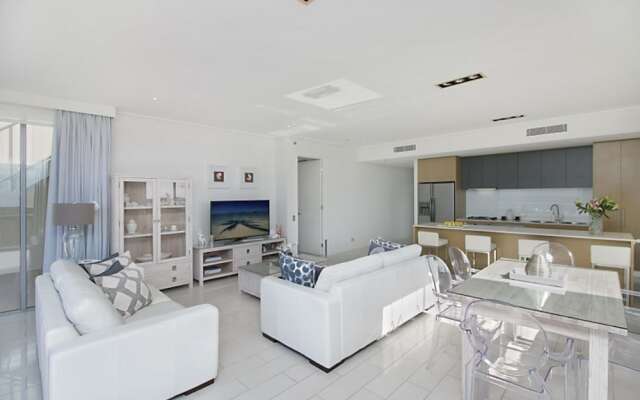 Luxury Bale Penthouse & Jacuzzi Spa 1328 North Culture