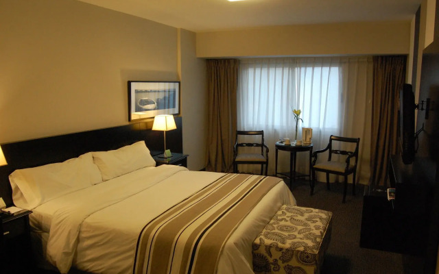 Plaza Real Suites Hotel