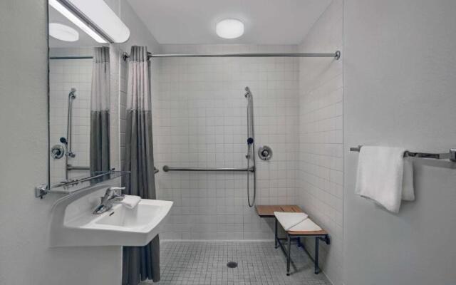 Super 8 by Wyndham Santa Clara