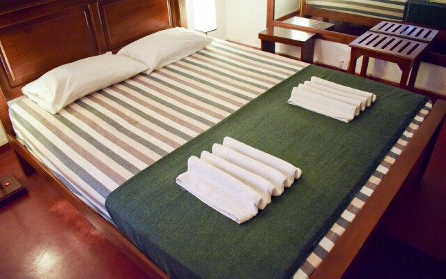 Mount Waves Hotel