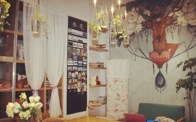 Xiyu Hostel · Cat Café