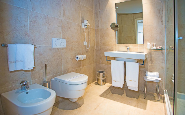 One Hotel & Restaurant