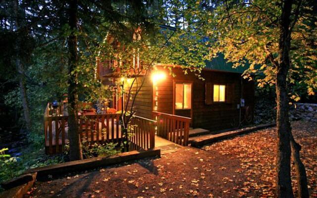 Creekside Cabin by Stewart Mountain Lodging