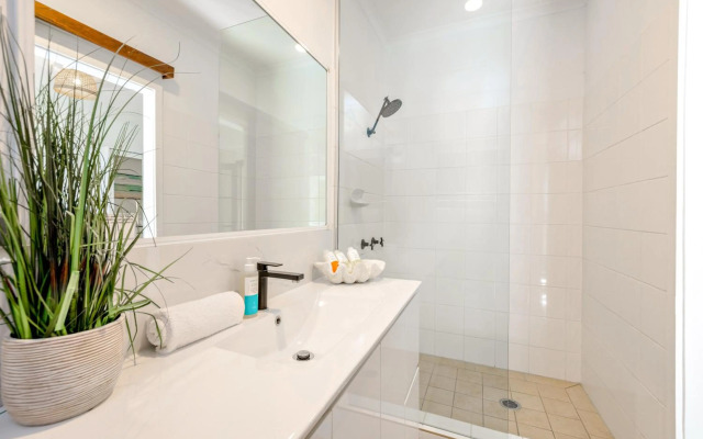 Palm Cove Beach Retreat - 1st Floor