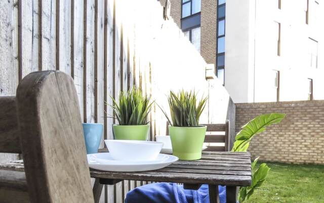 Tudors eSuites Birmingham Townhouse Private Garden Free Parking