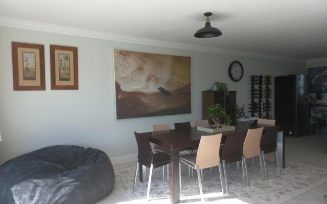 2 Dolphin Ridge , Bloubergstrand