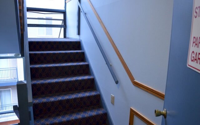 University Motel Suites