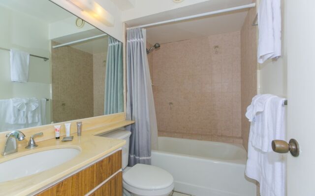 Discovery Bay One Bedroom Condos With Kitchen & Free Wifi!