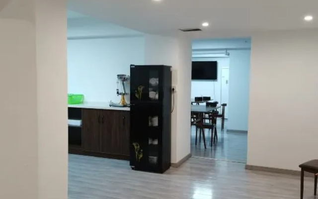 Shouxian Pinshang Holiday Hotel