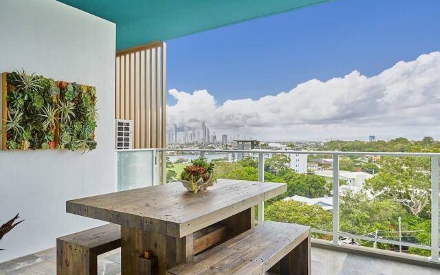 Luxurious 2bed 2bath APT With Parking@southport