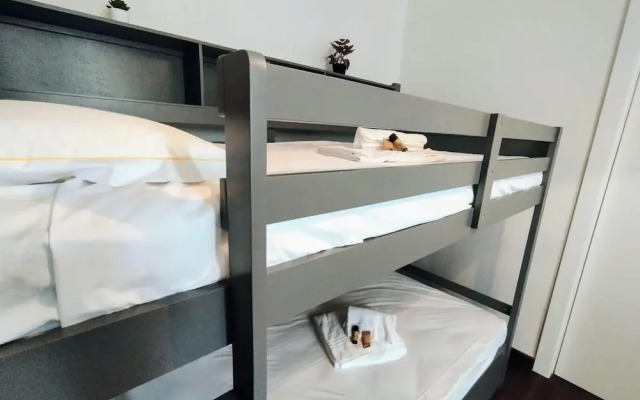 JOIVY Spacious Family Apt For 4, In Carignano, Genoa