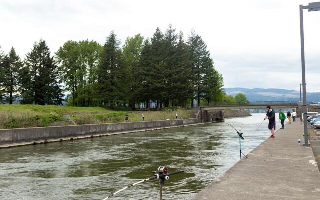 Columbia Gorge Inn