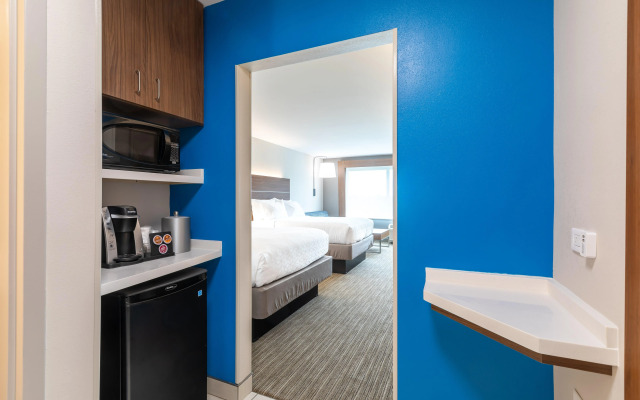 Holiday Inn Express & Suites Greenville S - Piedmont