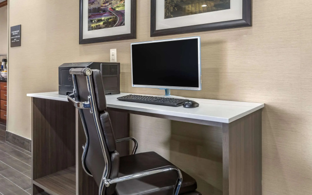 Comfort Inn & Suites Middletown - Franklin