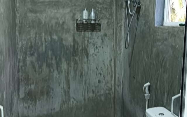 This Is It Airport Hotel and Restaurant