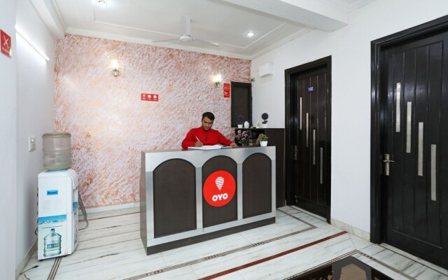 Oyo 11606 Hotel Diplomat Residency