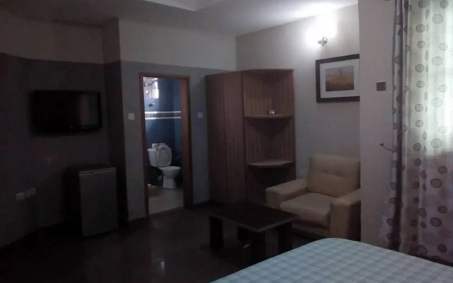 Vicmike Villa Hotel & Suites