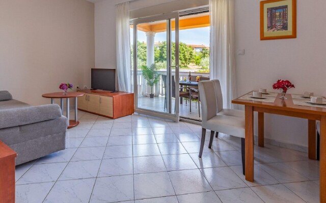 Alluring Apartment in Banjole near Beach & Island