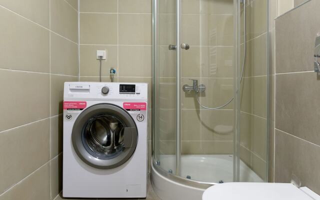 Gorgeous Central 2BR Condo w City Views