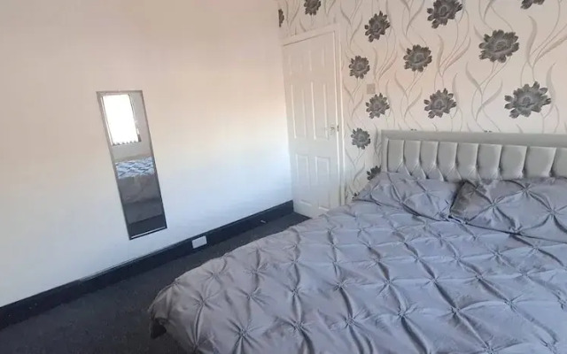 Spacious 3 Bed 2 Baths Free Wifi Central Location