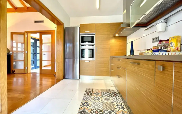 Beautiful 5-bed Villa in Playa Blanca