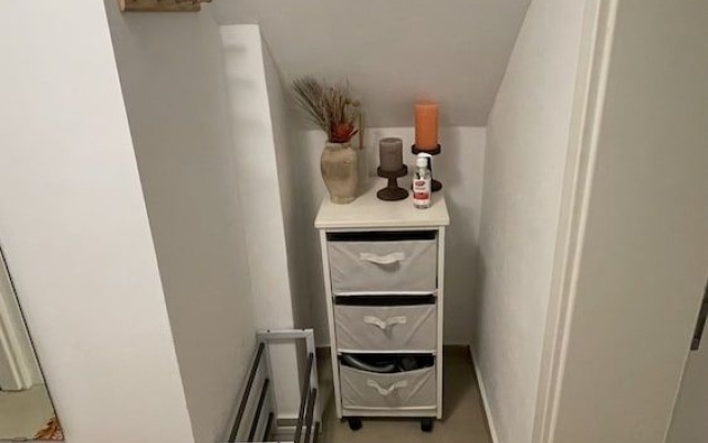 Cozy Furnished Basement Apartment