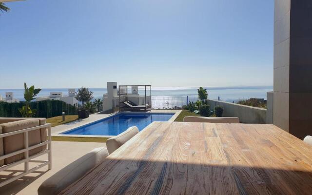 2260-Luxury villa with private pool and seaview