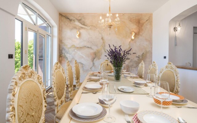 Amazing Home in Matulji With 5 Bedrooms, Jacuzzi and Wifi