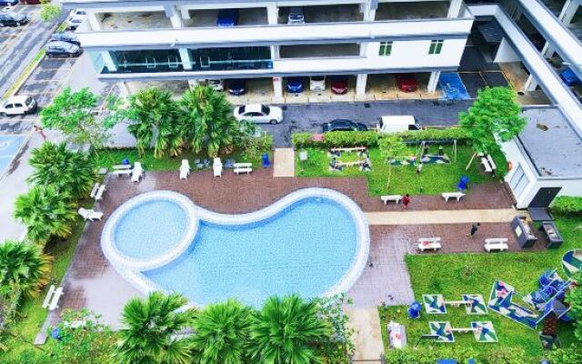 Ehsan Residence POOLVIEW + WIFI @ KLIA-SEPANG-NILAI