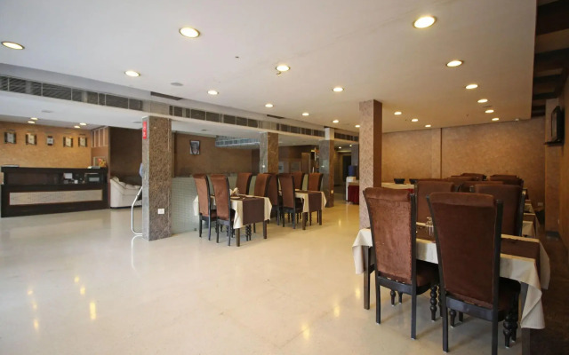 Hotel Mint Park Blue by OYO