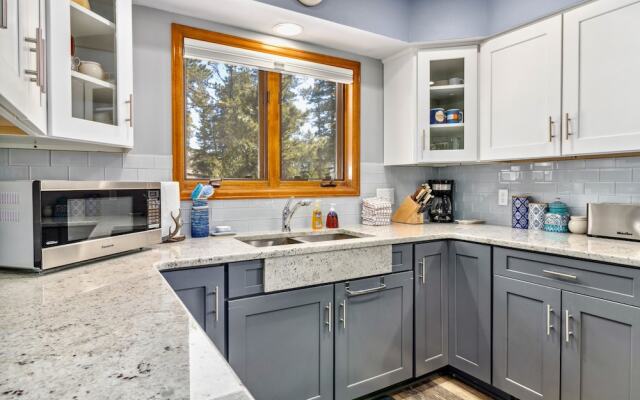 Primavista Luxury At Windcliff 3 Bedroom Condo by RedAwning