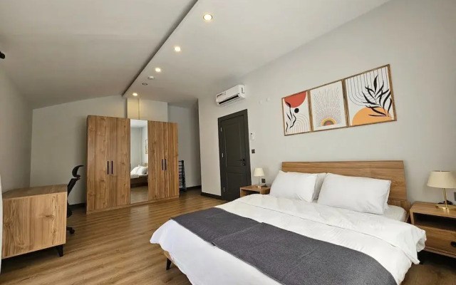 New Flat Large Living Space 2-6 Near By Lara Beach