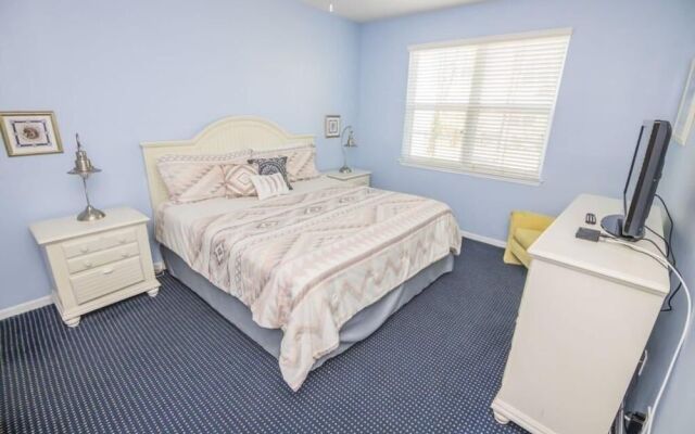 Bright Runaway Beach Condo