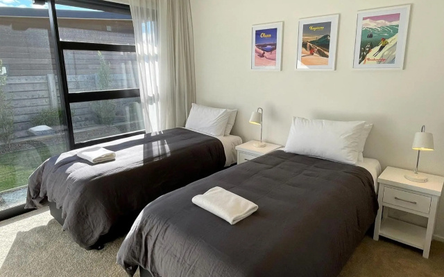 Luxurious Lake and Alpine Views – Guest Rooms – Wanaka