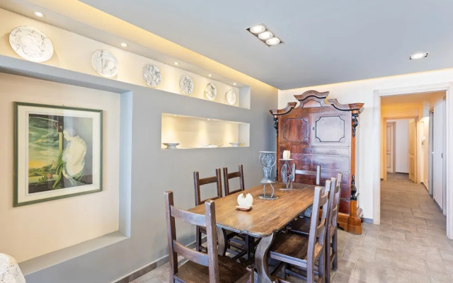 Penelope Seaview Apartment