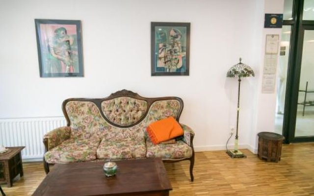 May Art Residence