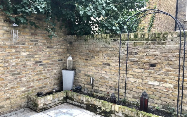 Claverton Street Apartment