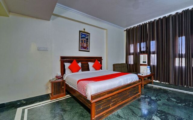 OYO Flagship 1298 Kohinoor Sindhi Camp