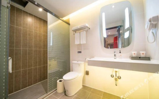 Ibis Hotel (Jinlong Subway Station, Shunde, Foshan)