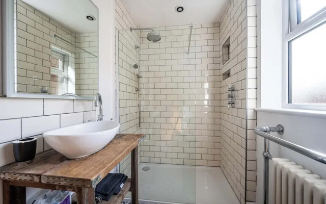 Host Stay Sherrington Road Abode