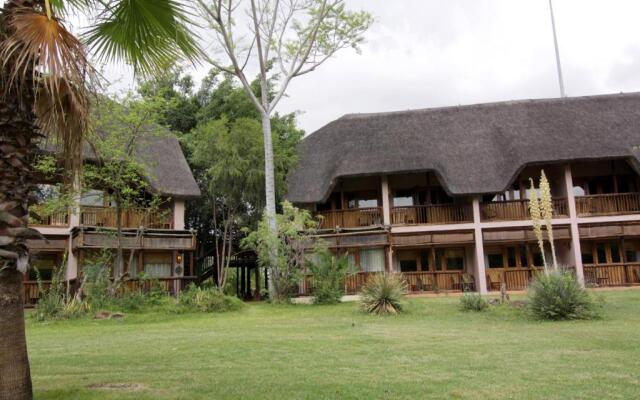 Cresta Mowana Safari Resort & Spa