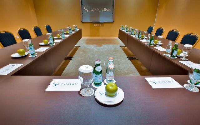 Signature Inn Deira - Free Parking